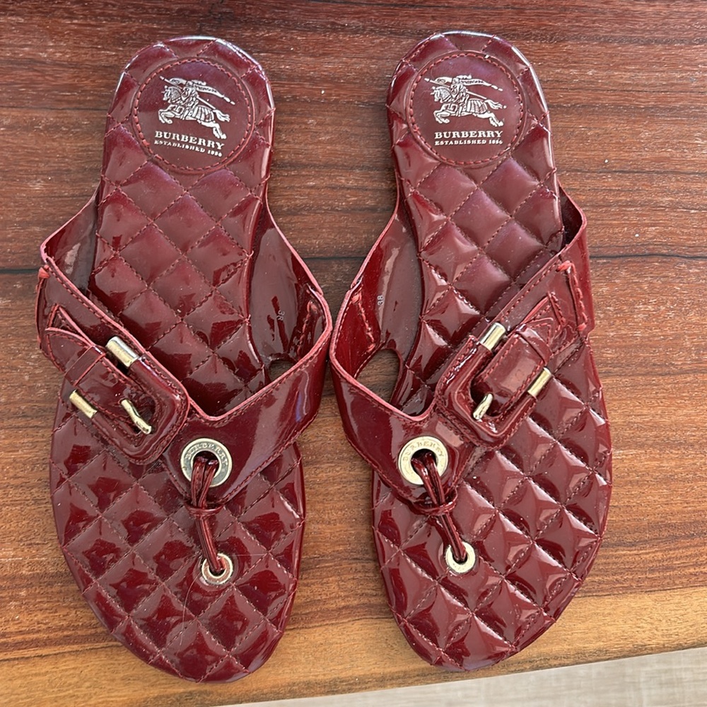 Burberry flip flops generously cut 38 .. I am an 8 1/2 and they fit